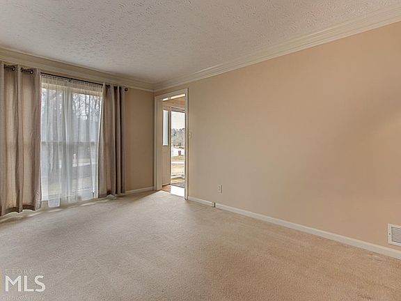 3rd image of 125 Courtland Dr