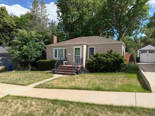 1011 Saint Charles St, Rapid City, SD 57701