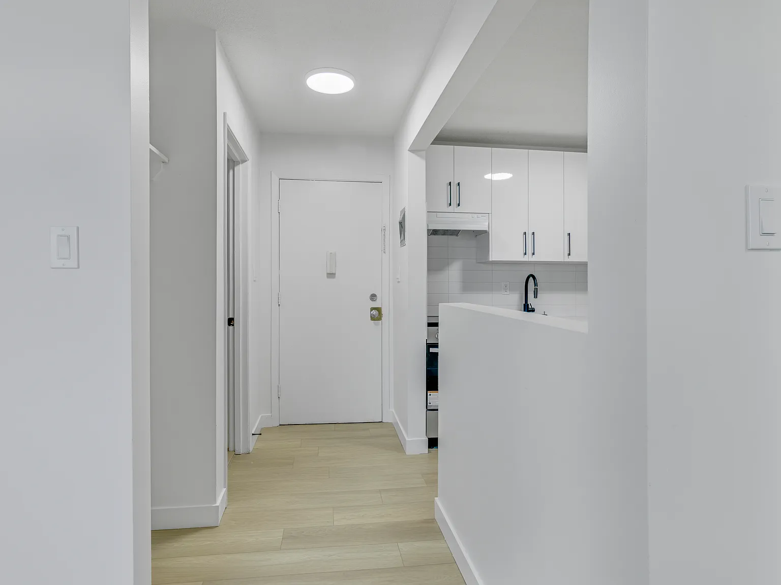 Braden Manor - 10707 106 St NW — Photo 1