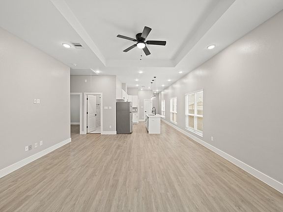 5th image of 507 Carl St