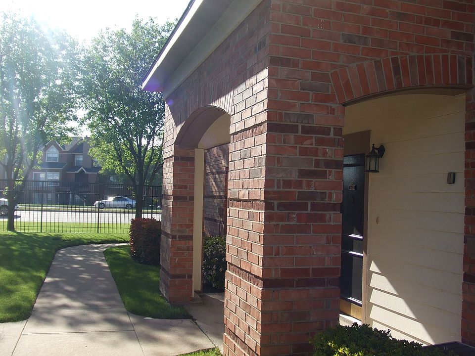 gorgeous and roomy private doorway