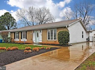 905 N Amelia St, Sterling, VA 20164