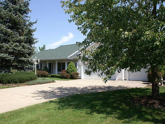 3rd image of 348 Stonehenge Dr SW