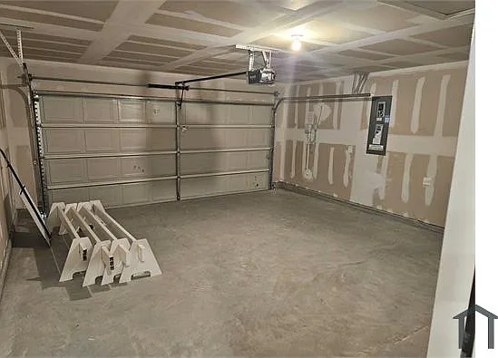 2257 Cliff Springs Dr — Photo 29