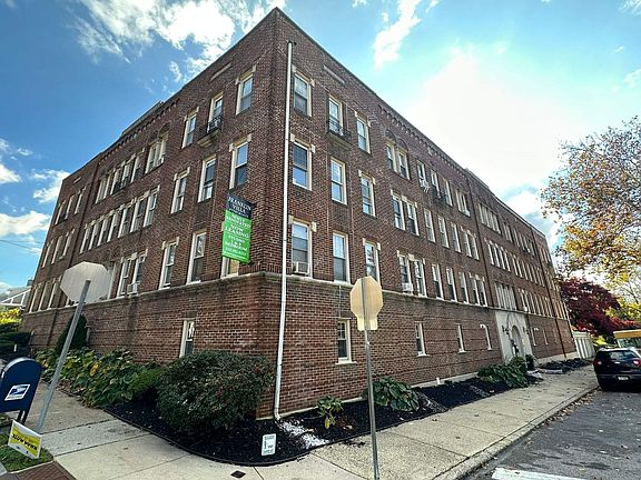 2nd image of 200 W Sedgwick St #302