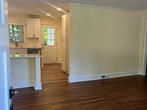 5th image of 5000 Erickson Rd