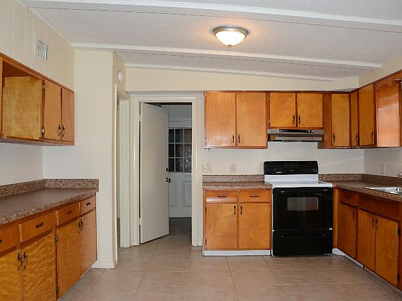 2nd image of 184 SE Olustee Ave