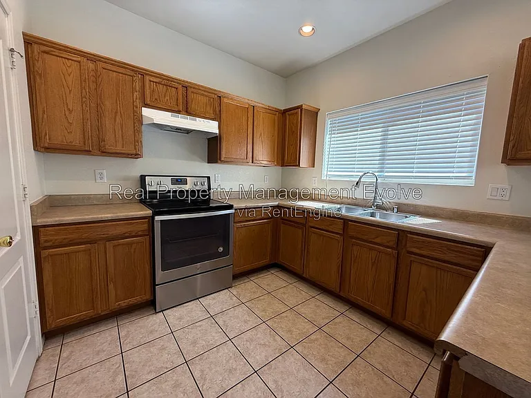 9503 N 82nd Ln — Photo 8