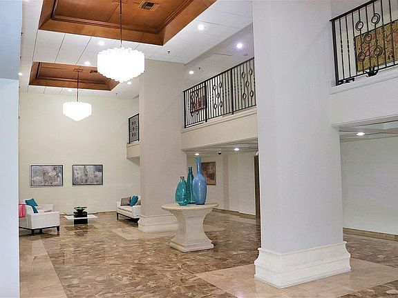3rd image of 6061 Collins Ave APT 17D