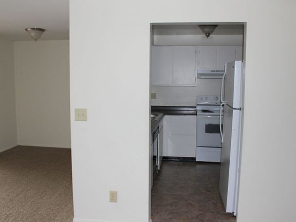 3rd image of 7594 Mount Hood St