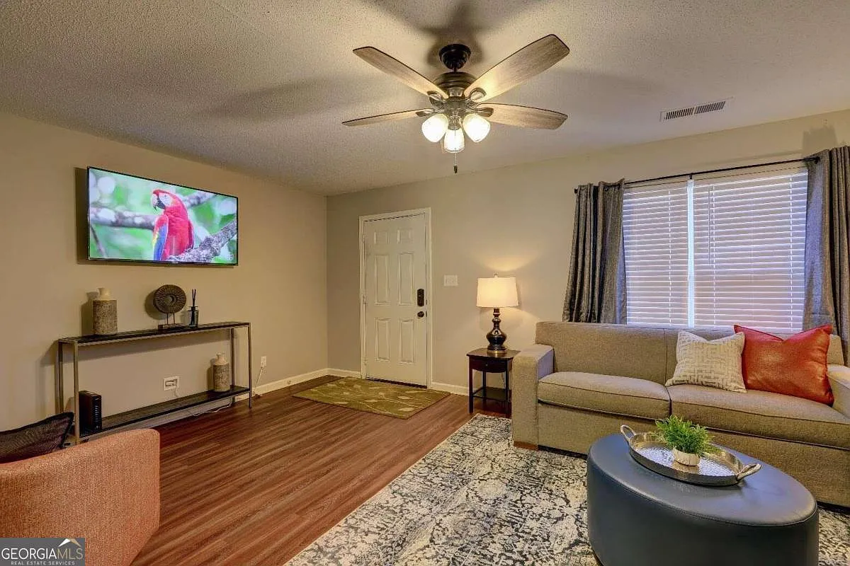 3 bed, 2.5 bath, 100 sqft, $3,600 — Photo 1