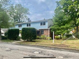 1 Ford Pl, Port Washington, NY 11050