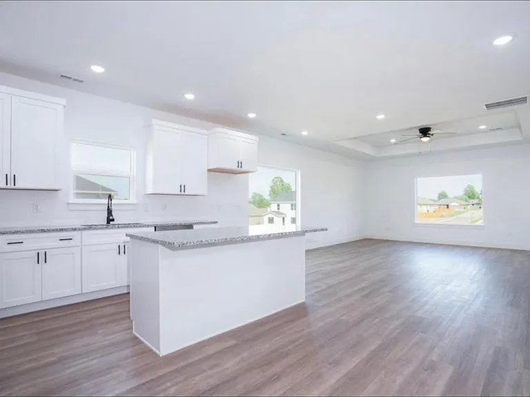 1262 S Birch Ave — Photo 5