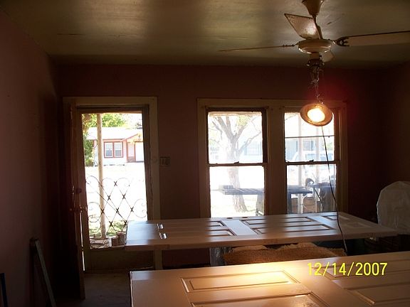 3rd image of 607 Peach St