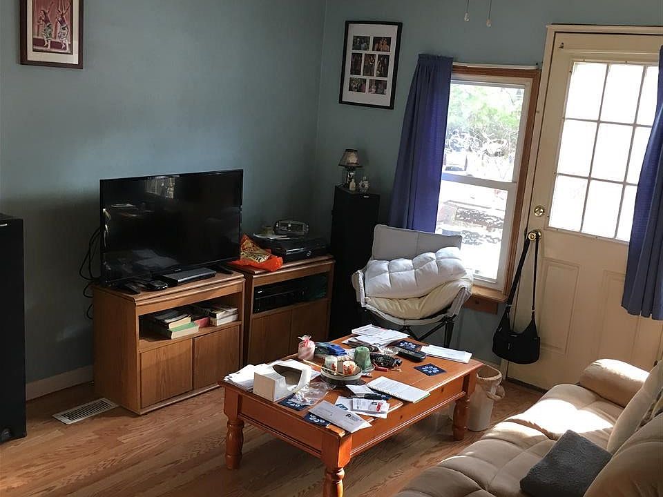 2nd image of 109 Taylor St