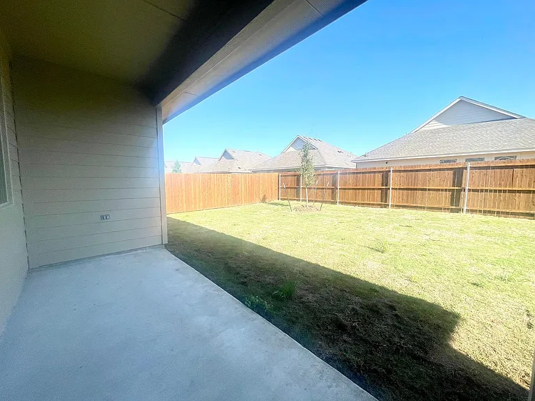 1118 Mahogany Ln — Photo 20