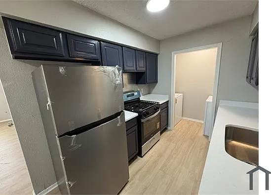 3 bed, 1123 sqft, $1,728 — Photo 4