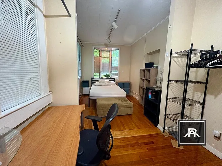 14 Euston St #1 — Photo 11