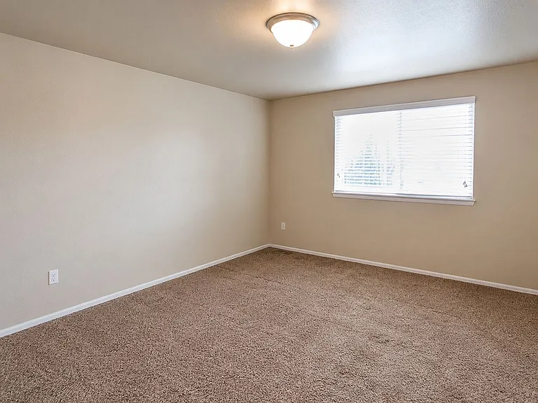 1506 Dryland St — Photo 12