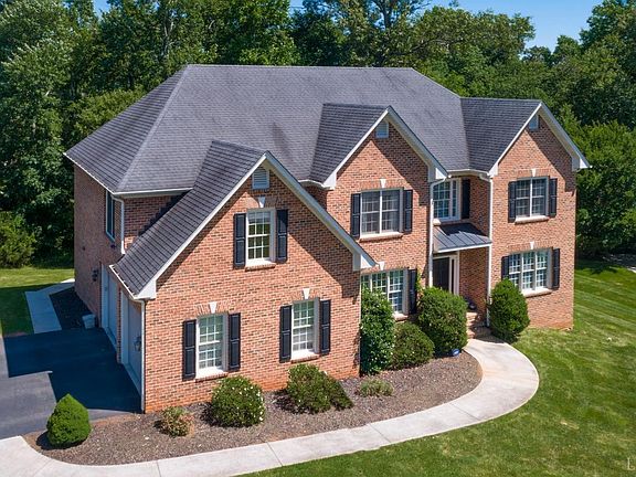 3rd image of 200 Earls Ct