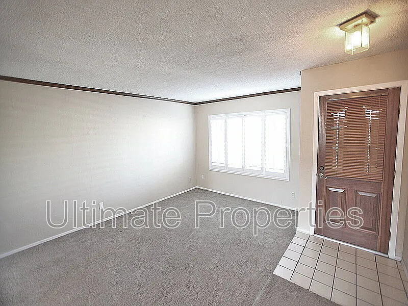 Building Photo - 5325 W Golden Ln