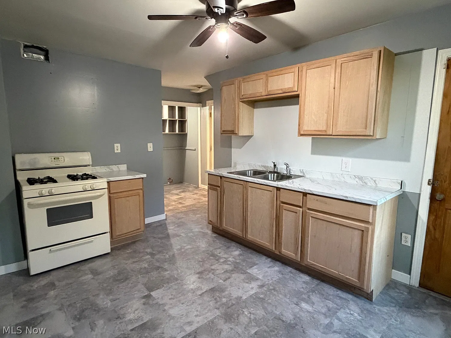 2 bed, 1.0 bath, 978 sqft, $1,000 — Photo 2
