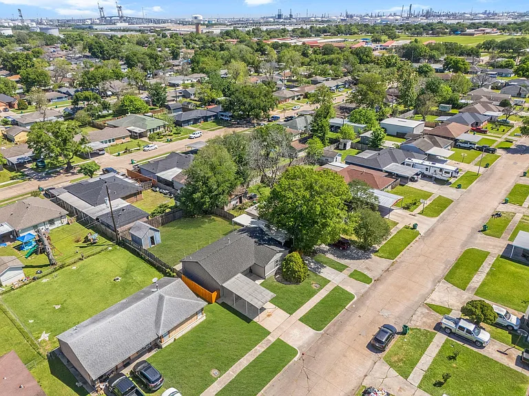3209 Chestershire Dr — Photo 38