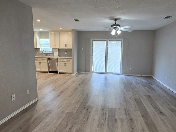 3rd image of 1129 Pioneer Ln