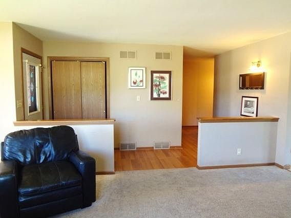 5th image of 1020 Squire Ln
