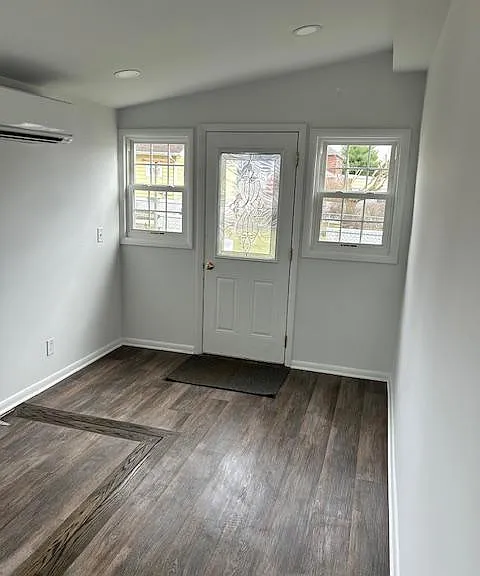 512 S Laurel St — Photo 8
