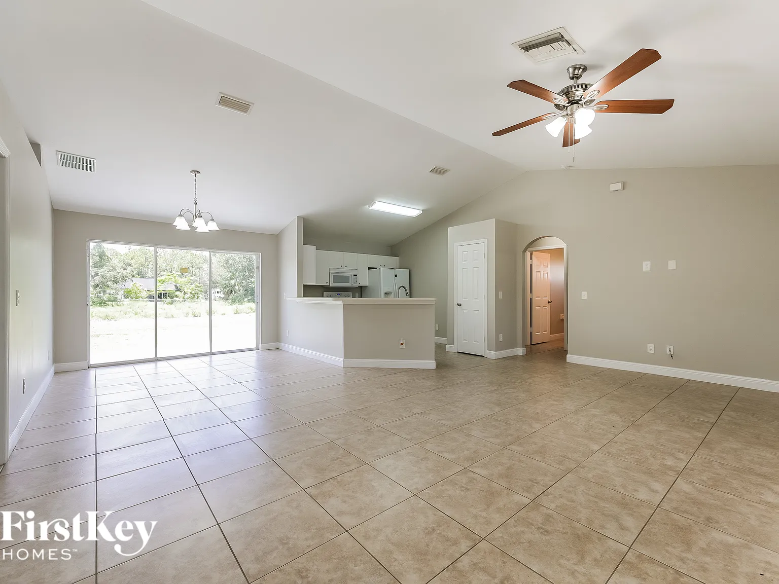 3 bed, 2.0 bath, 1314 sqft, $1,950 — Photo 3
