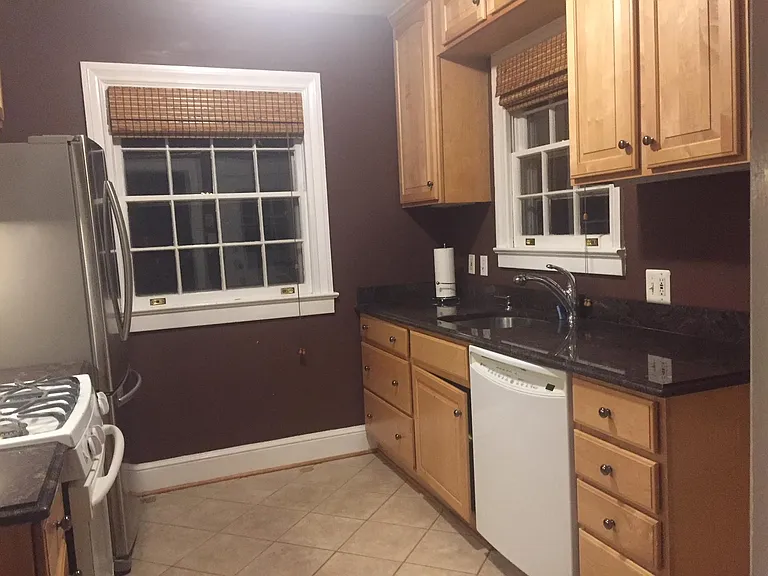 N Pershing Dr — Photo 7