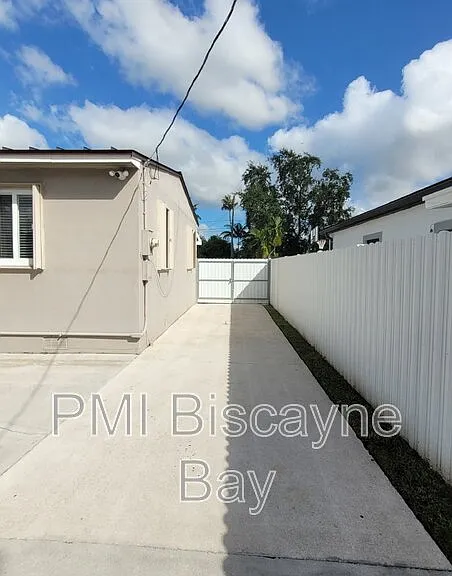 7380 SW 35th St — Photo 27