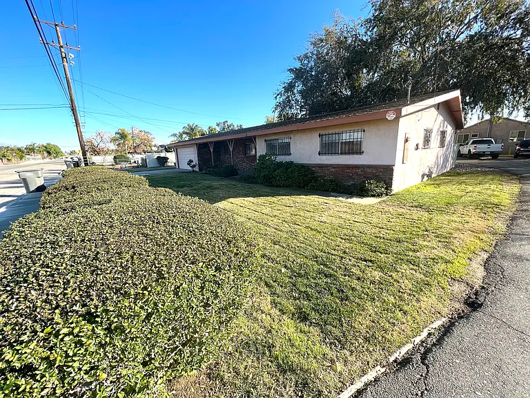 21849 Cottonwood Ave — Photo 6