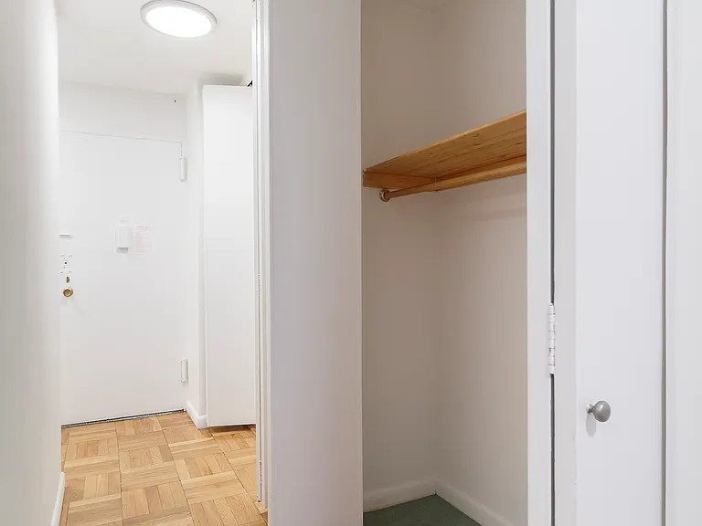 150 E 18th St #7K — Photo 8