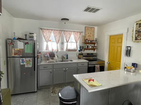 (undisclosed Address), Putney, VT 05346