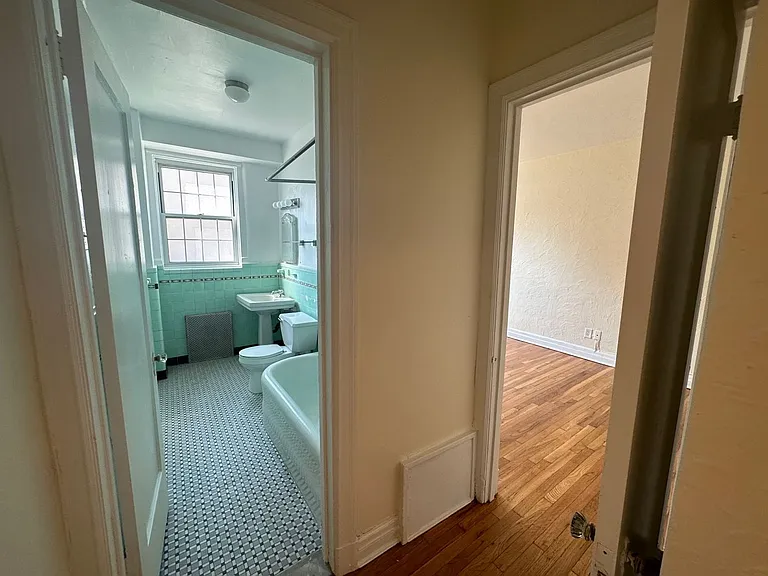 New King Edward Apartments — Photo 291