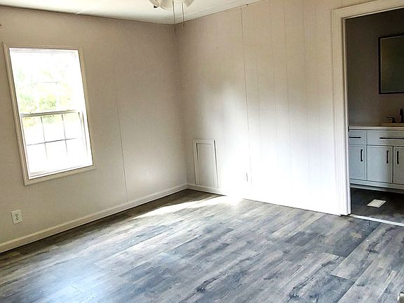 Master bedroom, en suite right side of picture
