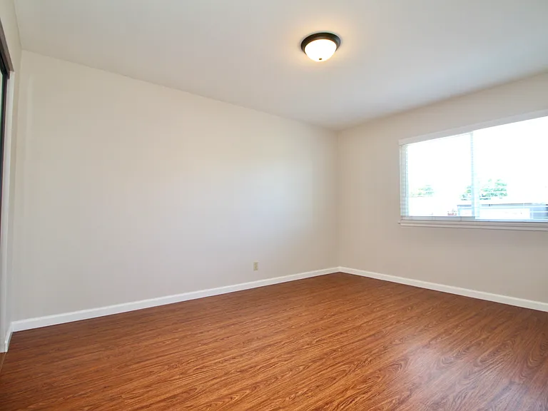 1358 Henderson Ln — Photo 9