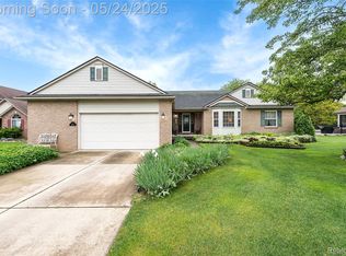 2174 Airway Dr, Brighton, MI