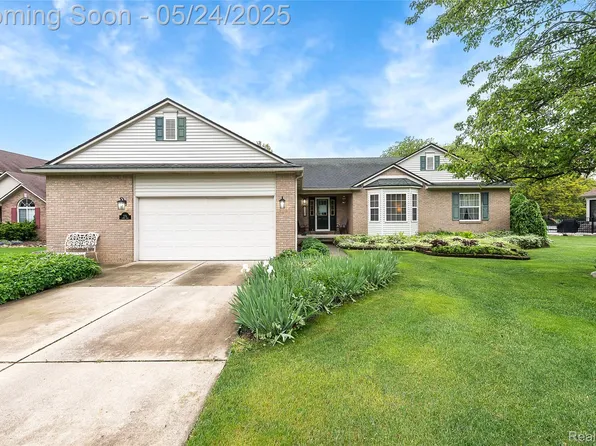 2174 Airway Dr, Brighton, MI 48114