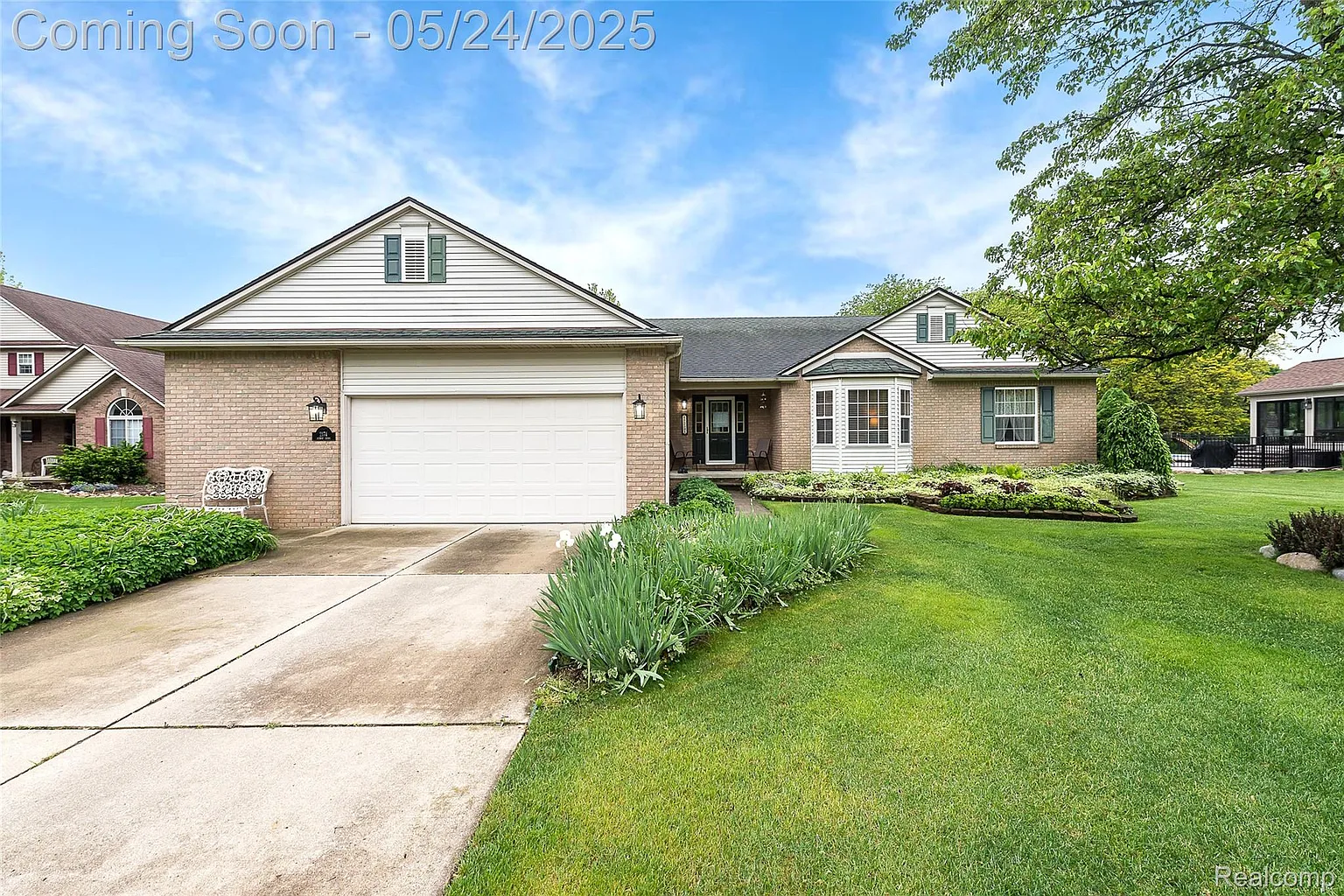 2174 Airway Dr photo 1