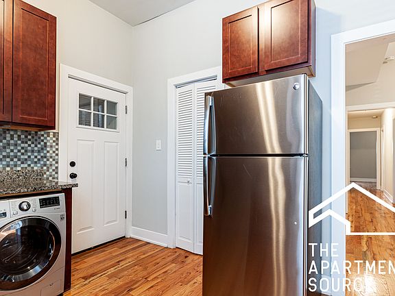 3rd image of 645 W Oakdale Ave APT 1