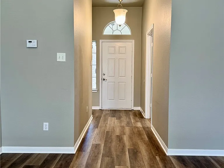 3702 Meadow View Dr — Photo 4