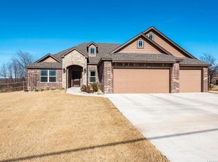 3805 E Maple Dr, Collinsville, OK 74021
