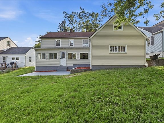 3rd image of 51 Hillcrest Dr