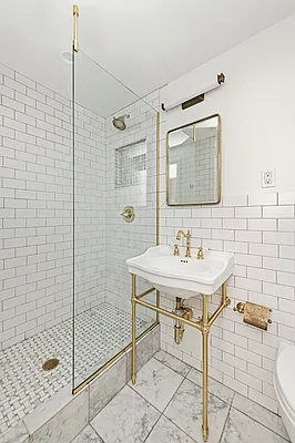 Sold by Compass | media 7