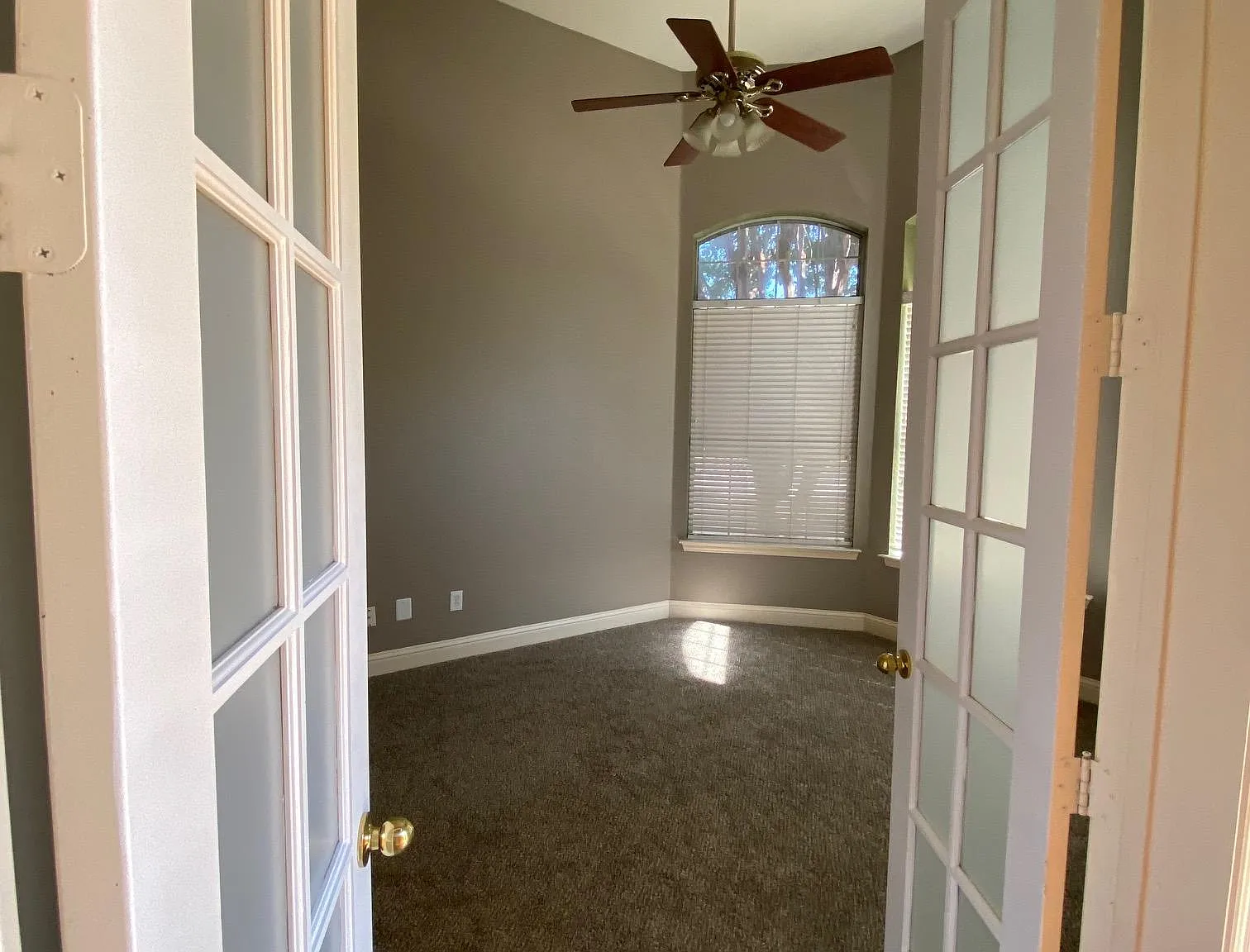 4 bed, 3.5 bath, 3530 sqft, $3,295 — Photo 4