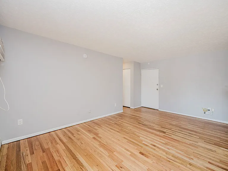 6300 Montgomery — Photo 35