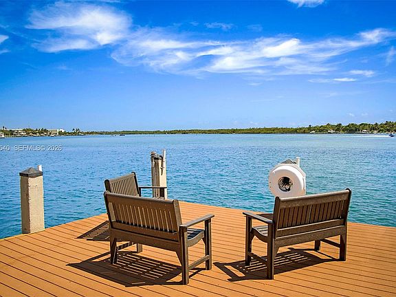 3rd image of 100 Intracoastal Pl APT 102